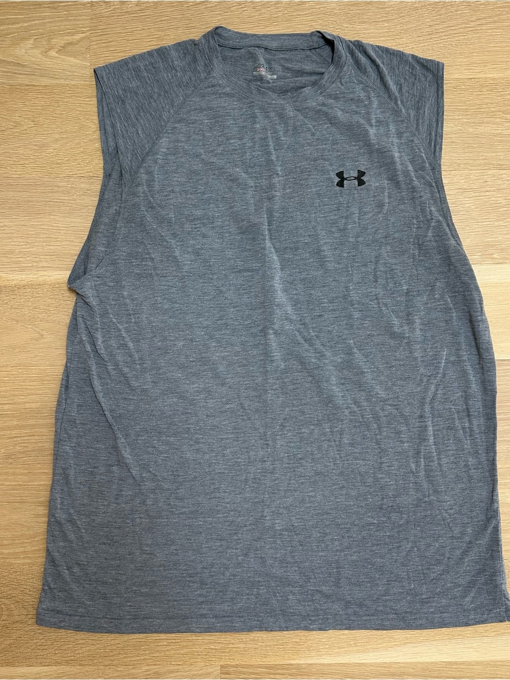 UNDER ARMOUR - MENS SLEEVELESS TRAINING TOP - SIZE LARGE